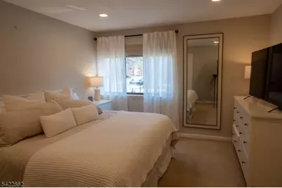 166 Sandcastle Ky #1, Secaucus, NJ 07094 - Photo 1