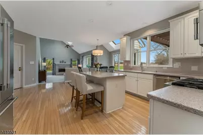 11 Messenger Ln, Raritan Township, NJ 08551 - Photo 9