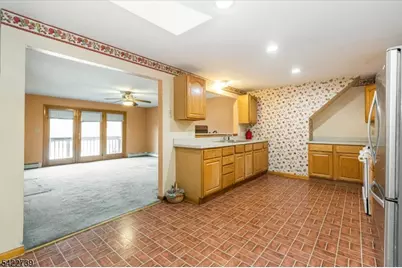 261 Terhune Ave, Passaic, NJ 07055 - Photo 17