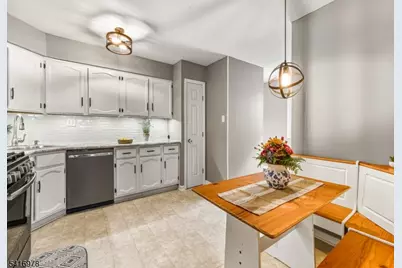 8 Chelsea Cir, Raritan Township, NJ 08822 - Photo 5