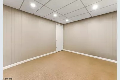 8 Chelsea Cir, Raritan Township, NJ 08822 - Photo 15