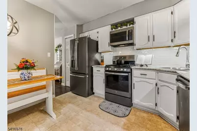 8 Chelsea Cir, Raritan Township, NJ 08822 - Photo 7