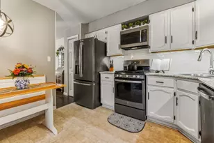 8 Chelsea Cir, Raritan Township, NJ 08822 - Photo 7