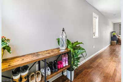 8 Chelsea Cir, Raritan Township, NJ 08822 - Photo 3