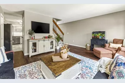 8 Chelsea Cir, Raritan Township, NJ 08822 - Photo 11