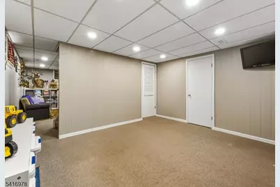 8 Chelsea Cir, Raritan Township, NJ 08822 - Photo 13