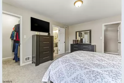 8 Chelsea Cir, Raritan Township, NJ 08822 - Photo 23