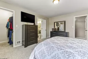 8 Chelsea Cir, Raritan Township, NJ 08822 - Photo 23