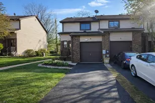 8 Chelsea Cir, Raritan Township, NJ 08822 - Photo 1