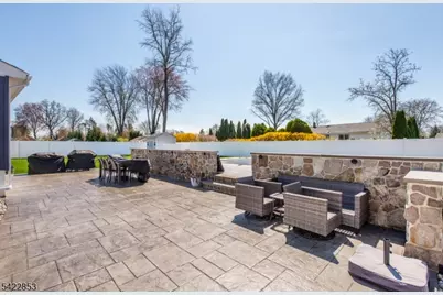 15 Green Meadows Rd, Fairfield, NJ 07004 - Photo 43