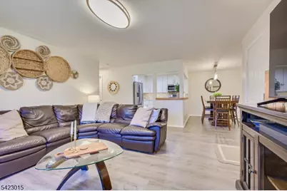 95 Sapphire Ln, Franklin Township, NJ 08823 - Photo 3