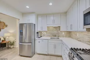 95 Sapphire Ln, Franklin Township, NJ 08823 - Photo 7