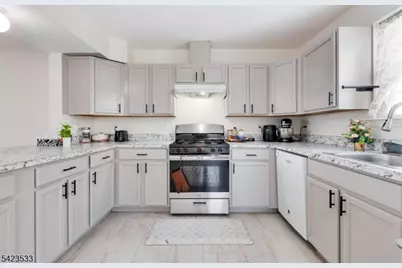 11 Alerica Ln, Franklin Township, NJ 08873 - Photo 11