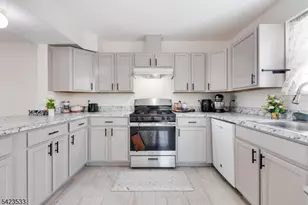 11 Alerica Ln, Franklin Township, NJ 08873 - Photo 11