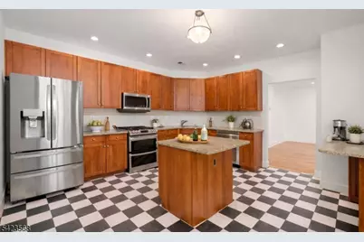 123 Turlington Ct, Livingston, NJ 07039 - Photo 3