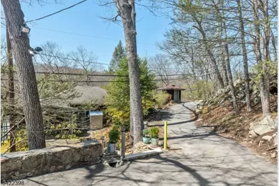 27 Middle Road, Bloomingdale, NJ 07403 - Photo 19