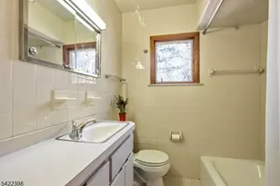 27 Middle Rd, Bloomingdale, NJ 07403 - Photo 29