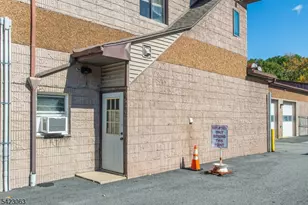 52 Hampton House Rd S, Hampton Township, NJ 07860 - Photo 5