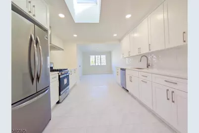 14 Bunyan Dr, Livingston, NJ 07039 - Photo 11