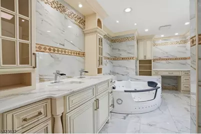 905 N Washington Ave, Green Brook Township, NJ 08812 - Photo 21