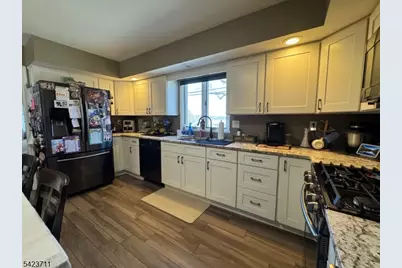 33 Woodsedge Ave, Mount Olive, NJ 07828 - Photo 11