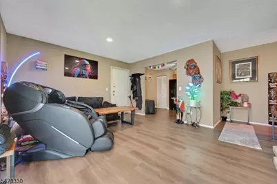 111 Raintree Ln #111, Mahwah, NJ 07430 - Photo 3