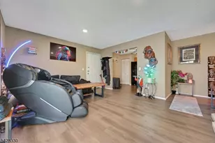 111 Raintree Ln, Mahwah, NJ 07430 - Photo 3