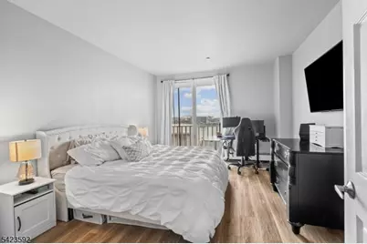 100-31 Shearwater Ct #31, Jersey City, NJ 07305 - Photo 11