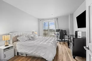 100-31 Shearwater Ct, Jersey City, NJ 07305 - Photo 11