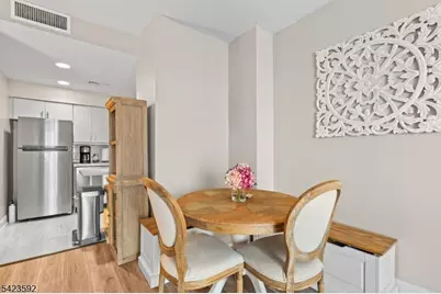 100-31 Shearwater Ct #31, Jersey City, NJ 07305 - Photo 5