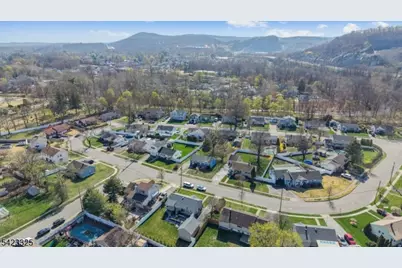 25 Stiles Ct, Pompton Lakes, NJ 07442 - Photo 9