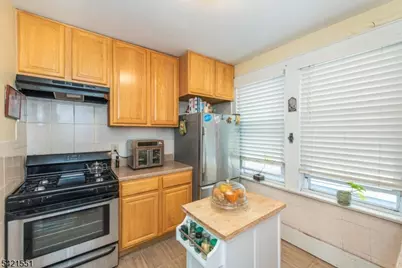 32 Irving St, Montclair, NJ 07042 - Photo 11