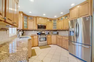 8 Mulberry Ct, Roxbury Township, NJ 07876 - Photo 11