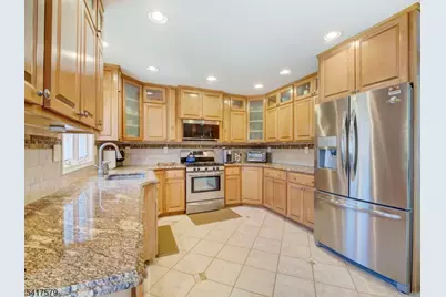 8 Mulberry Ct, Roxbury Township, NJ 07876 - Photo 9