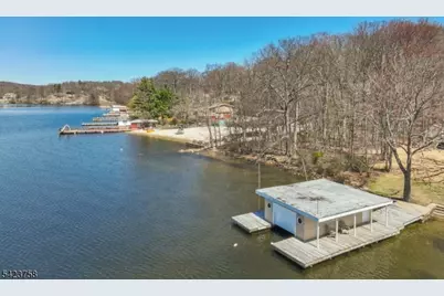 201 S New Jersey Ave, Jefferson Township, NJ 07849 - Photo 3