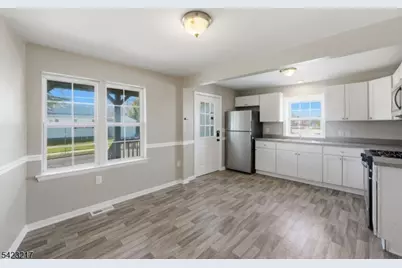 131 La Monte Ave, Bound Brook, NJ 08805 - Photo 11