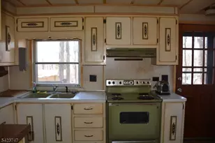 10 Watergate Dr, High Bridge, NJ 08829 - Photo 11