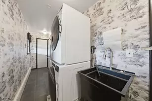 4 Glencove Rd, Parsippany, NJ 07950 - Photo 35