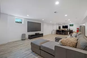 57 Walnut St, Livingston, NJ 07039 - Photo 33