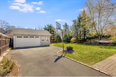 83 Essex Ave, Montclair, NJ 07042 - Photo 29