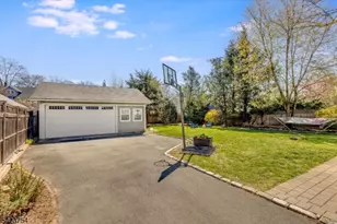 83 Essex Ave, Montclair, NJ 07042 - Photo 29