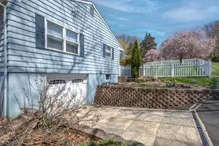 64 W Rayburn Rd, Long Hill Township, NJ 07946 - Photo 19