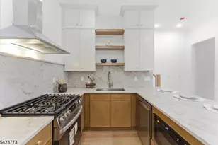 113 Oak St, Jersey City, NJ 07304 - Photo 3