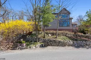 1046 Lakeside Dr E, Vernon, NJ 07422 - Photo 37