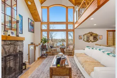 1046 Lakeside Dr E, Vernon, NJ 07422 - Photo 9