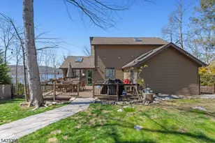 1046 Lakeside Dr E, Vernon, NJ 07422 - Photo 31