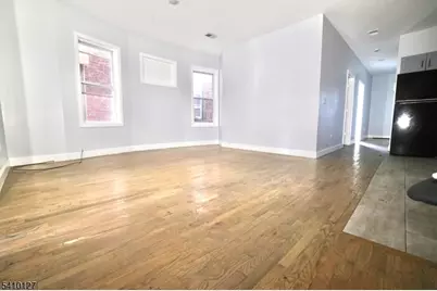 233 Bayview Ave, Jersey City, NJ 07305 - Photo 3