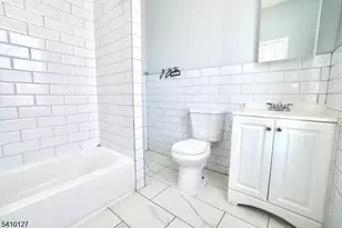 233 Bayview Ave, Jersey City, NJ 07305 - Photo 11