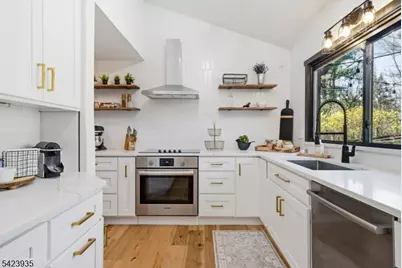 211 Mountain View Rd, Hillsborough Township, NJ 08844 - Photo 13