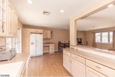 19 Valley Dr W, Vernon, NJ 07418 - Photo 5